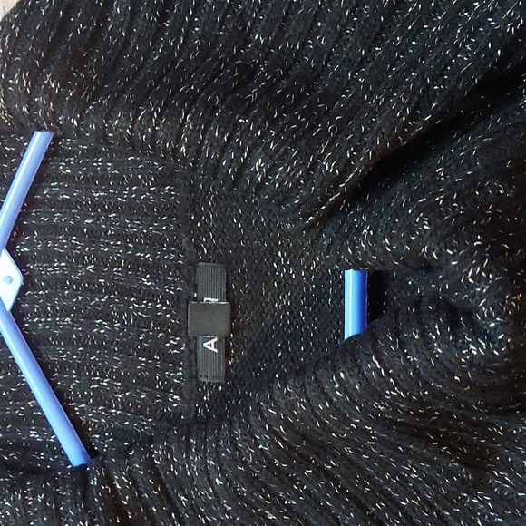 10 for $10 M&M Sweater - Picture 6 of 9